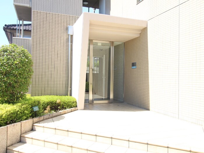 物件外観写真3　(エントランス部分)