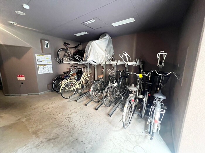 物件外観写真5　(駐輪場)
