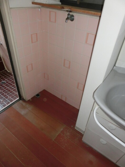 物件内観写真16　(洗濯機置場)