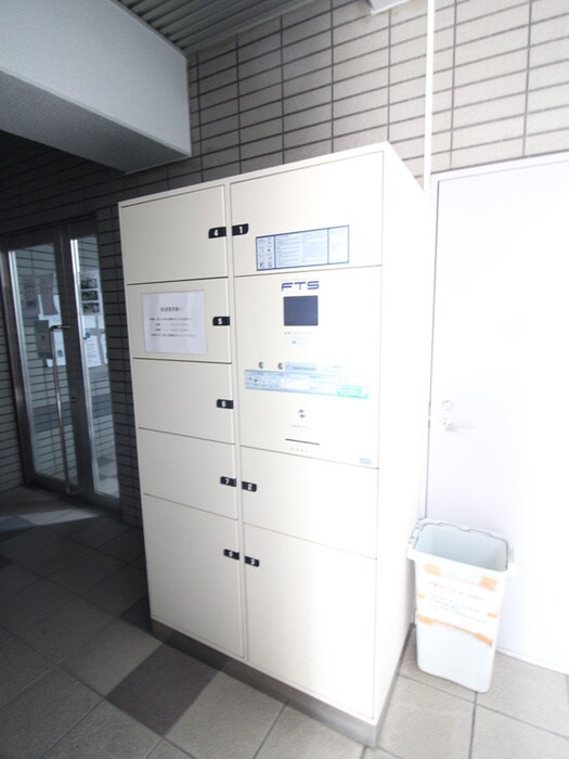 物件外観写真5　(エントランス部分)