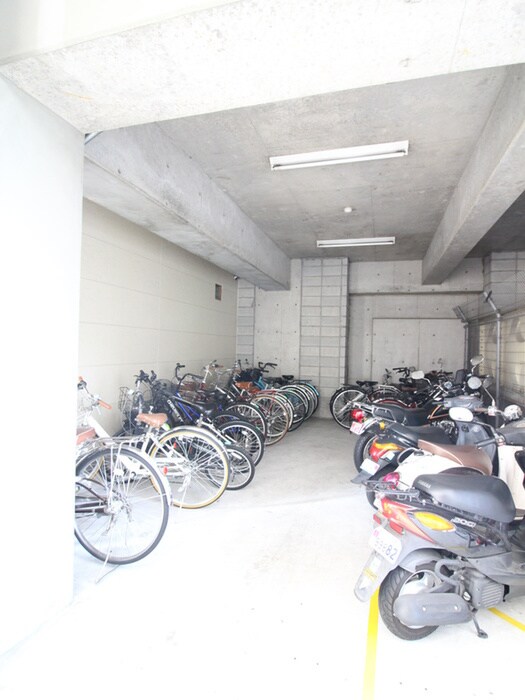 物件外観写真6　(駐輪場)