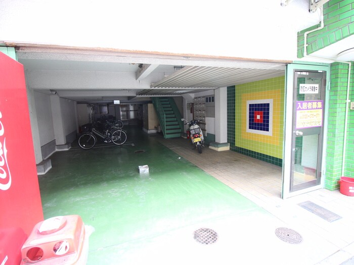 物件外観写真3　(エントランス部分)