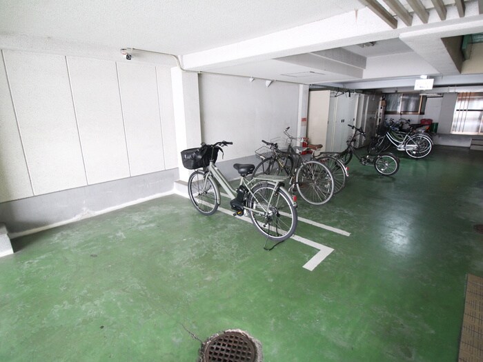 物件外観写真4　(駐輪場)