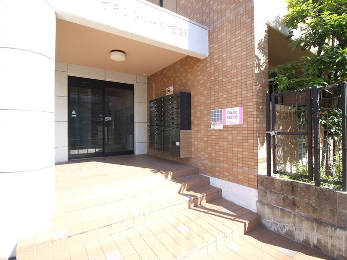 物件外観写真3　(エントランス部分)