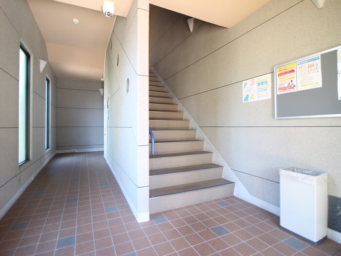 物件外観写真6　(エントランス部分)