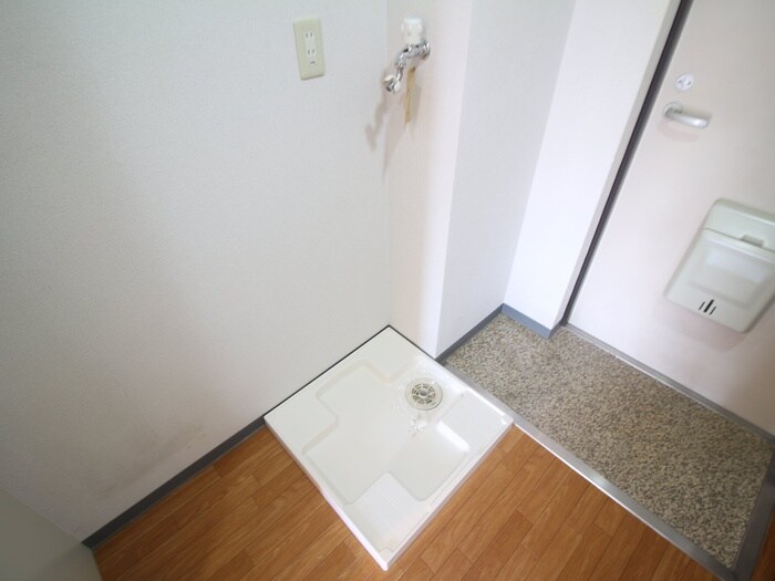 物件内観写真12　(洗濯機置場)