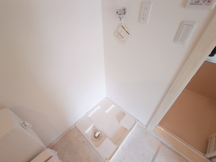 物件内観写真12　(洗濯機置場)