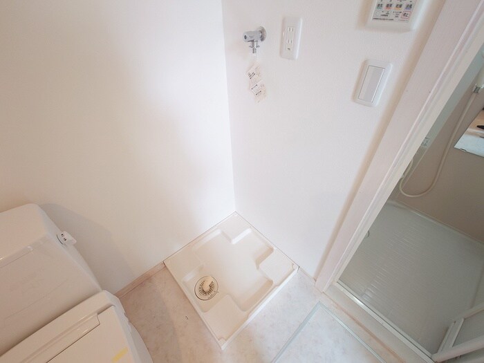 物件内観写真12　(洗濯機置場)