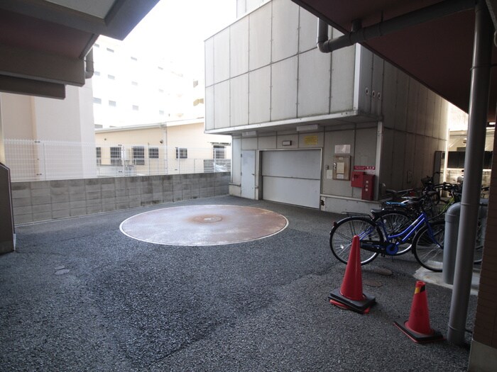 物件外観写真4　(駐車場)