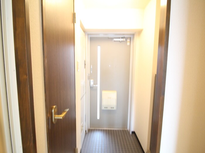 物件内観写真18　(玄関)