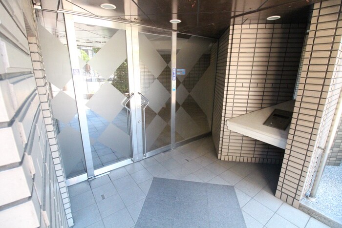 物件外観写真3　(エントランス部分)