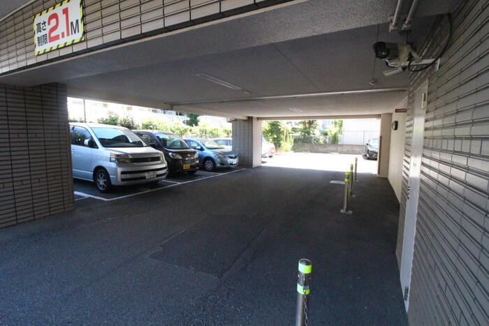 物件外観写真5　(駐車場)