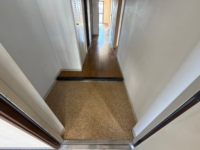 物件内観写真18　(玄関)