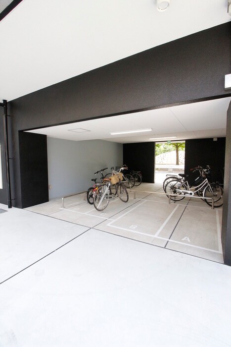 物件外観写真4　(駐輪場)