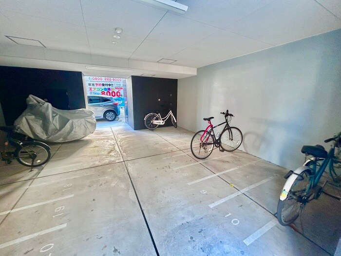物件外観写真4　(駐輪場)
