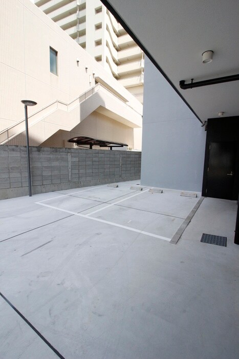 物件外観写真5　(駐車場)