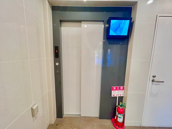 物件外観写真5　(エントランス部分)