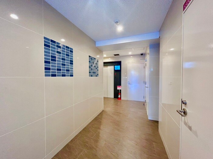 物件外観写真6　(エントランス部分)