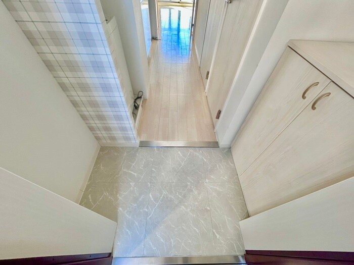 物件内観写真13　(玄関)