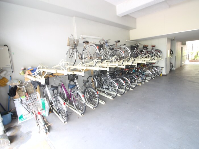 物件外観写真3　(駐輪場)