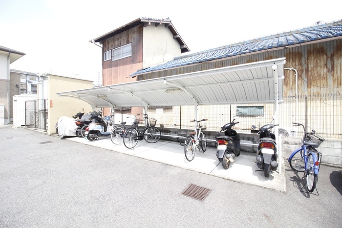 物件外観写真3　(駐輪場)