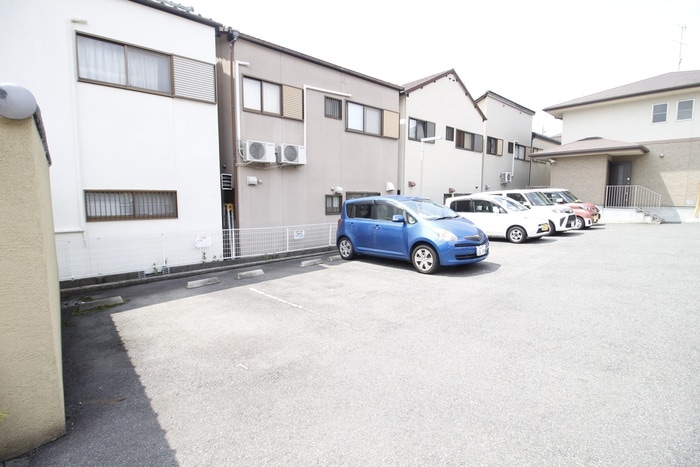物件外観写真4　(駐車場)