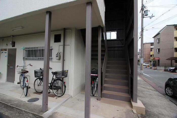 物件外観写真4　(エントランス部分)