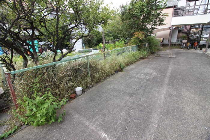 物件外観写真5　(駐車場)