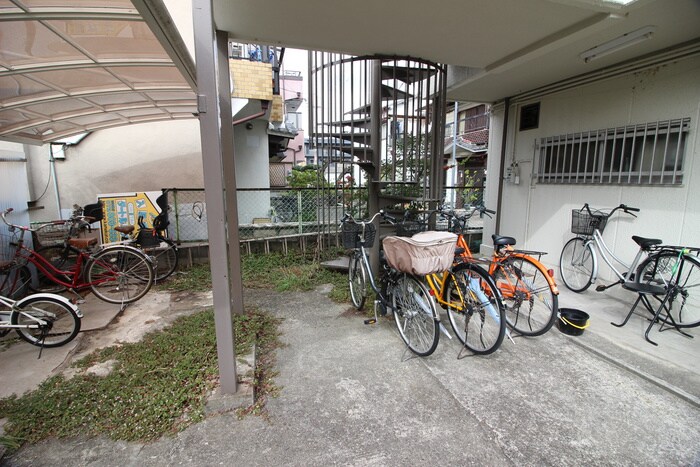 物件外観写真6　(駐輪場)