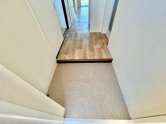 物件内観写真7　(玄関)