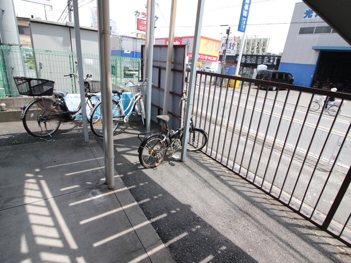 物件外観写真3　(駐輪場)
