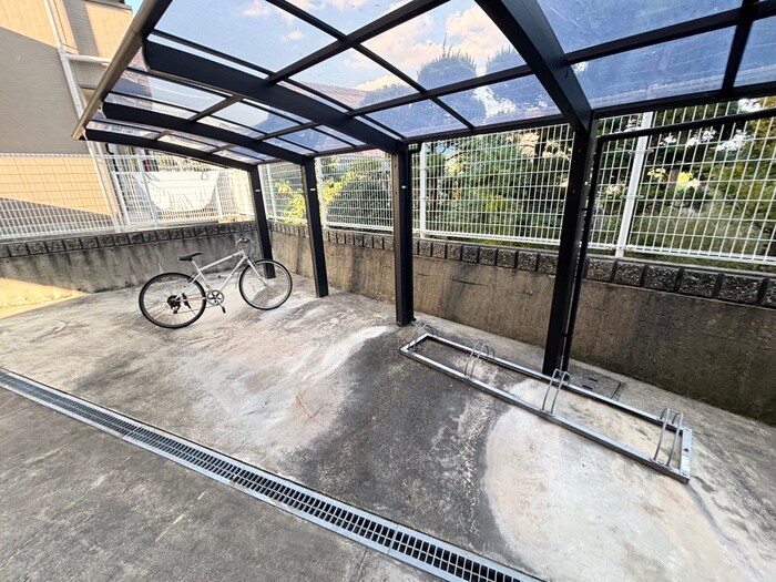 物件外観写真6　(駐輪場)