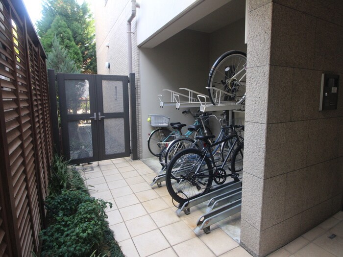 物件外観写真5　(駐輪場)