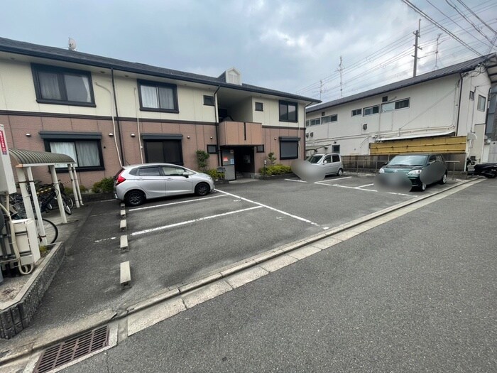 物件外観写真4　(駐車場)