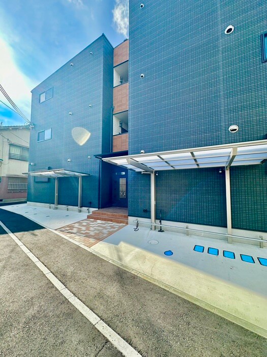 物件外観写真5　(エントランス部分)