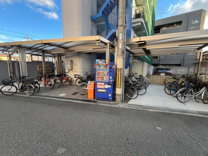 物件外観写真4　(駐輪場)