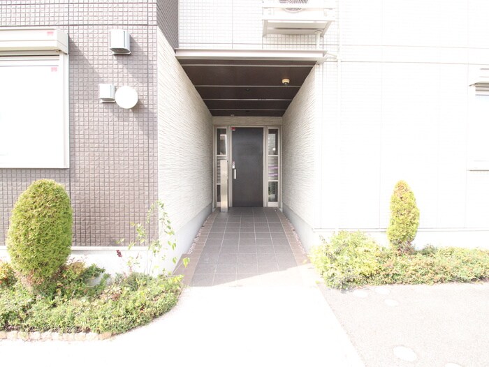 物件外観写真5　(エントランス部分)