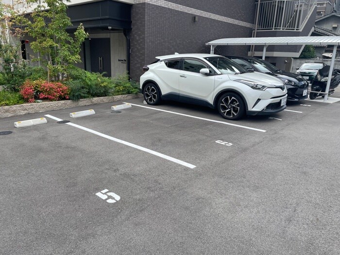 物件外観写真3　(駐車場)