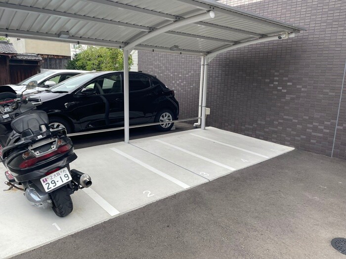 物件外観写真6　(バイク置き場)