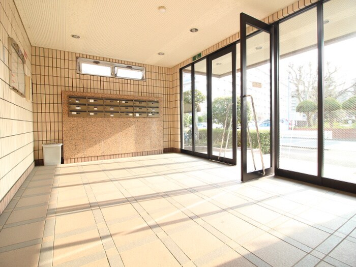 物件外観写真2　(エントランス部分)