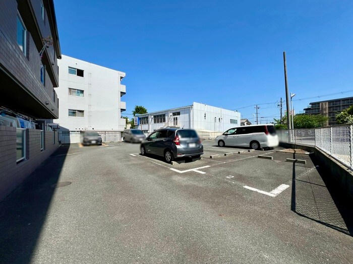 物件外観写真3　(駐車場)