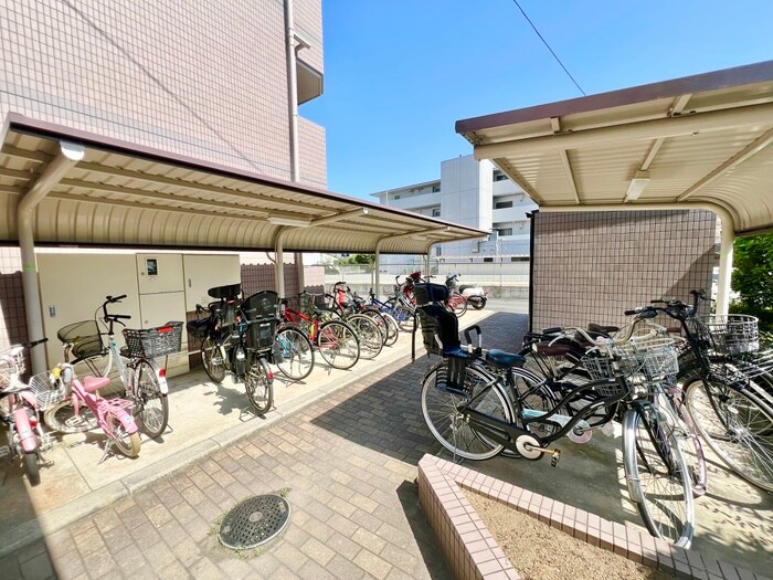 物件外観写真4　(駐輪場)
