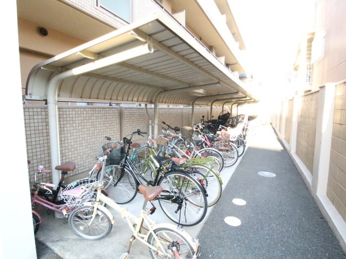 物件外観写真5　(駐輪場)