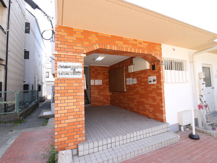 物件外観写真3　(エントランス部分)