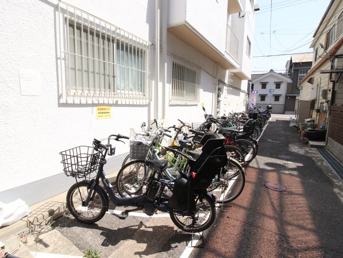 物件外観写真5　(駐輪場)