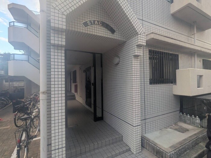 物件外観写真3　(エントランス部分)