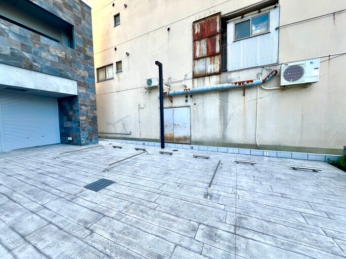 物件外観写真5　(駐車場)