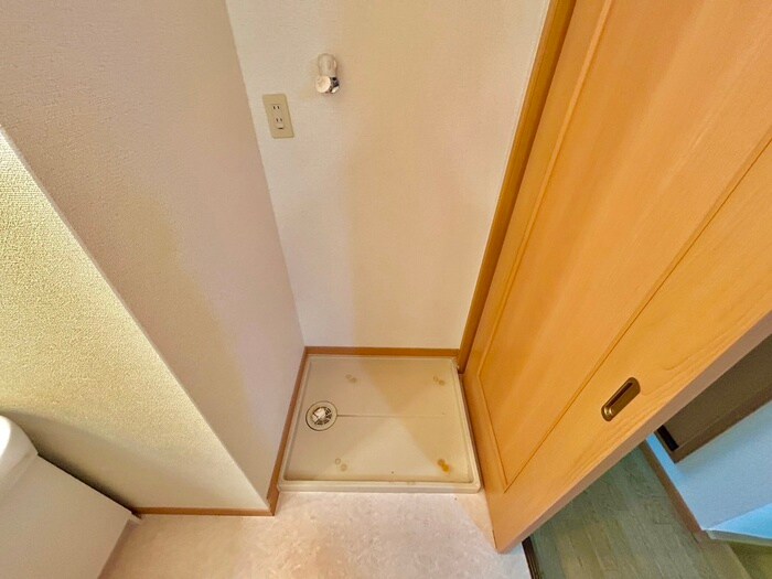 物件内観写真16　(洗濯機置場)