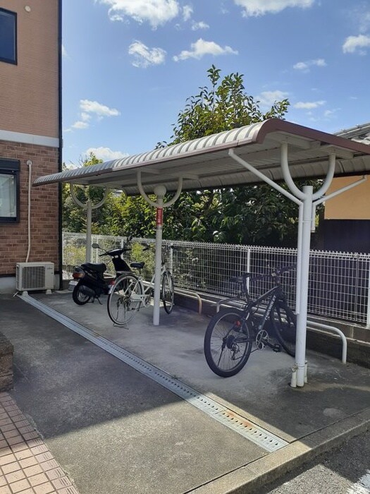 物件外観写真3　(駐輪場)