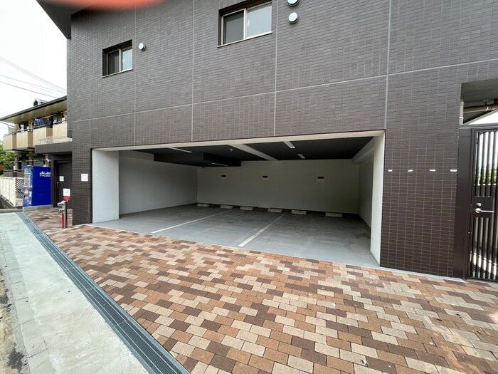 物件外観写真4　(駐車場)